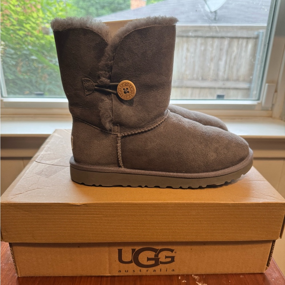 UGG Bailey Button Grey Boots Size 6